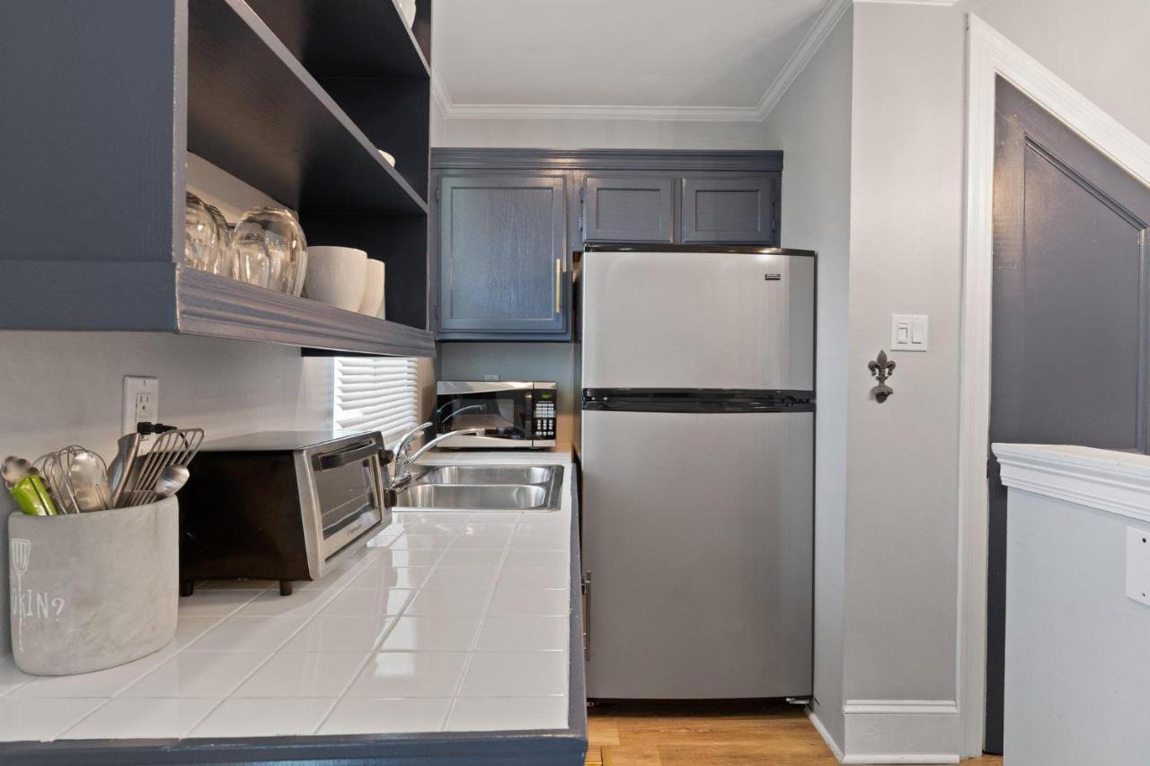 Quiet Retreat Off Magazine W Balcony & Parking! New Orleans