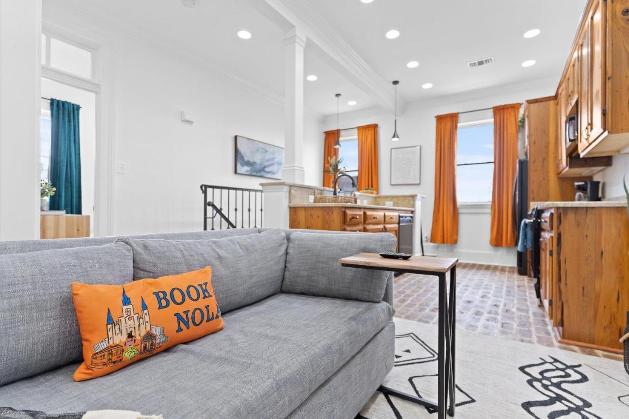 Sophisticated Salcedo Mid-city Living Balcony Holiday home New Orleans