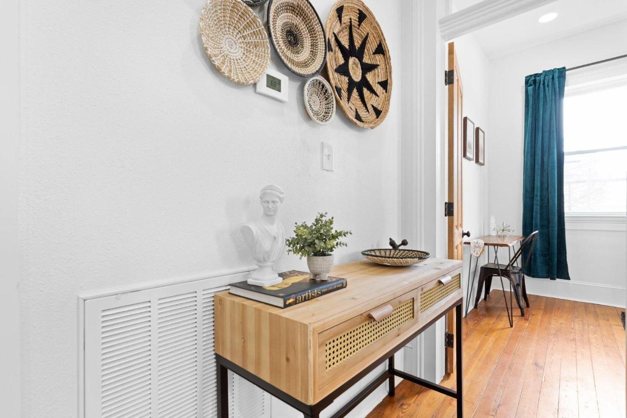 Sophisticated Salcedo Mid-city Living Balcony * New Orleans
