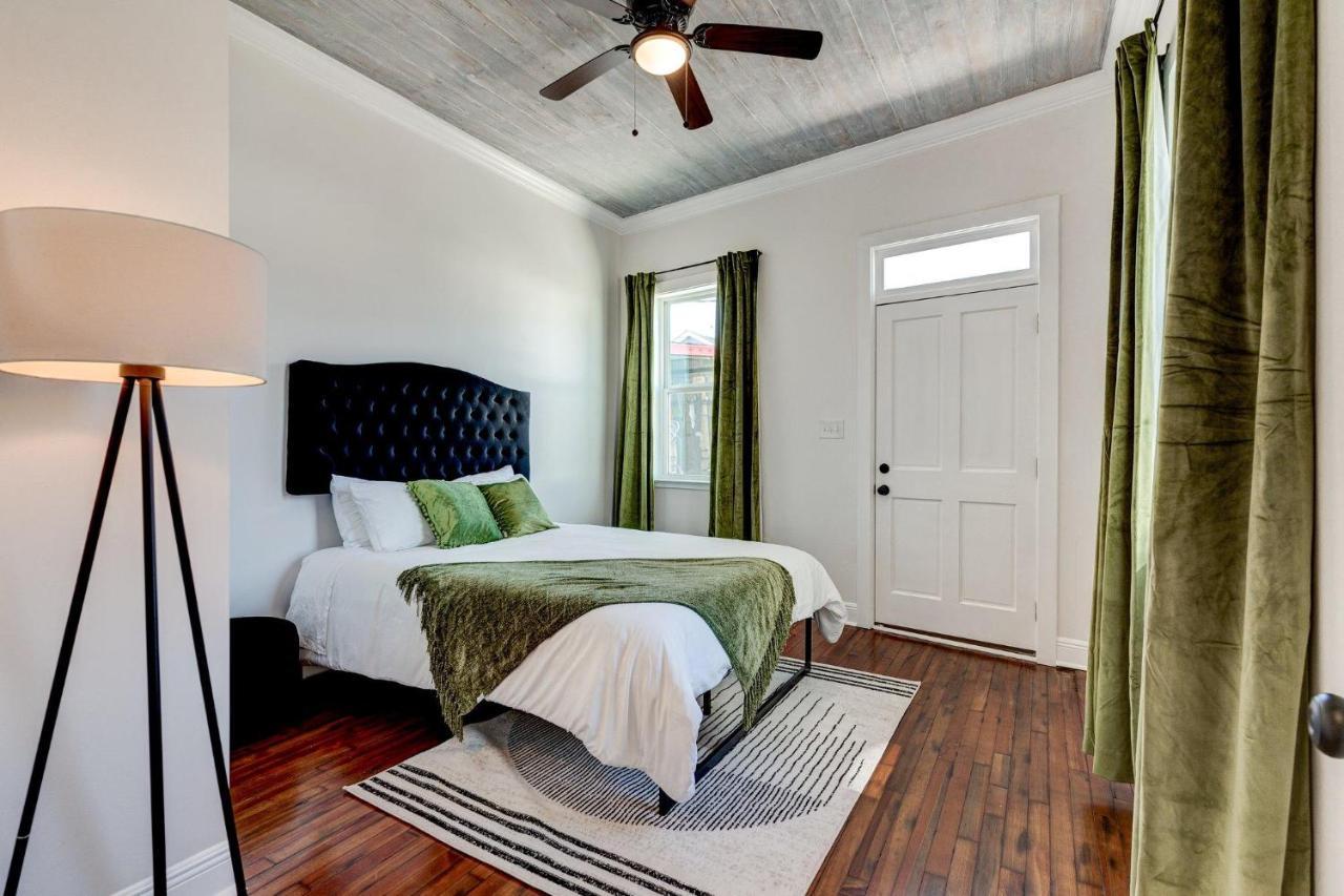 Holiday home Updated Mid-city Marvel Spacious 3br Pool *