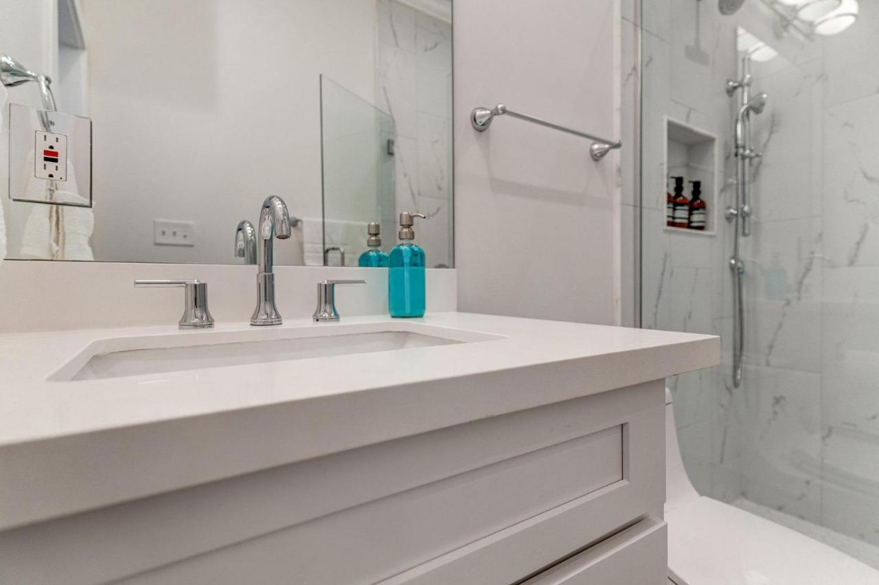 Updated Mid-city Marvel Spacious 3br Pool Holiday home