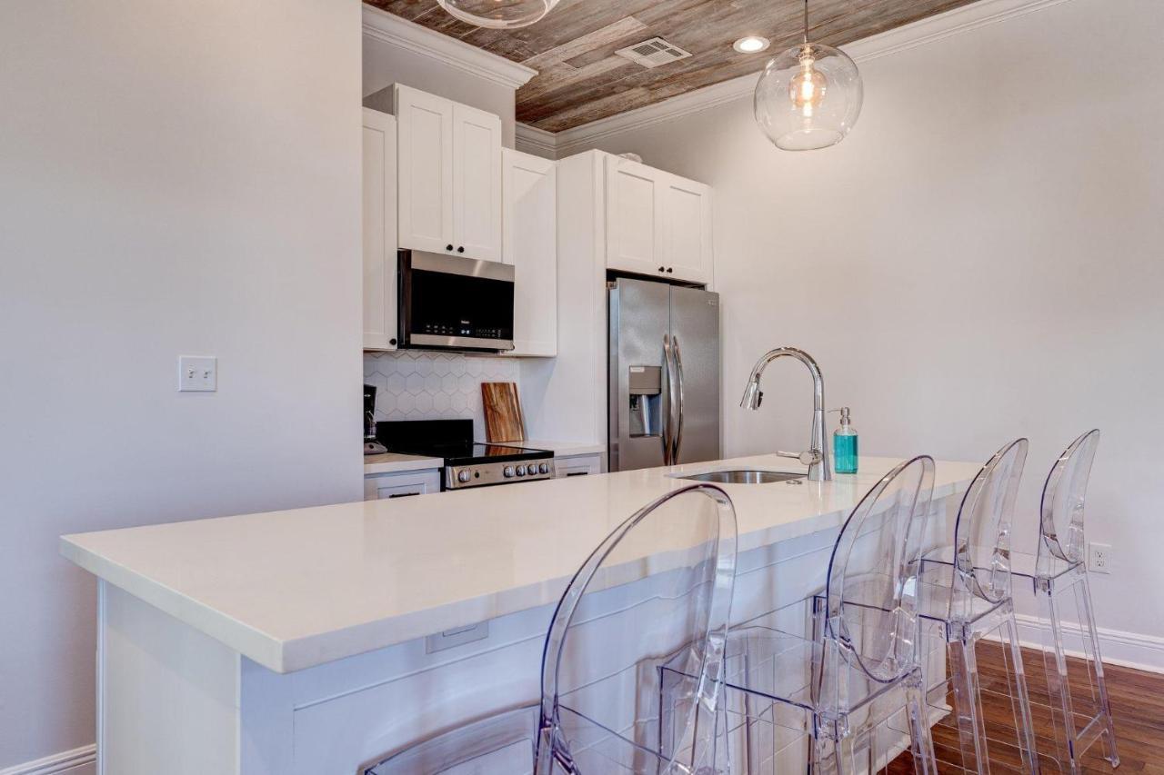 Updated Mid-city Marvel Spacious 3br Pool Holiday home New Orleans