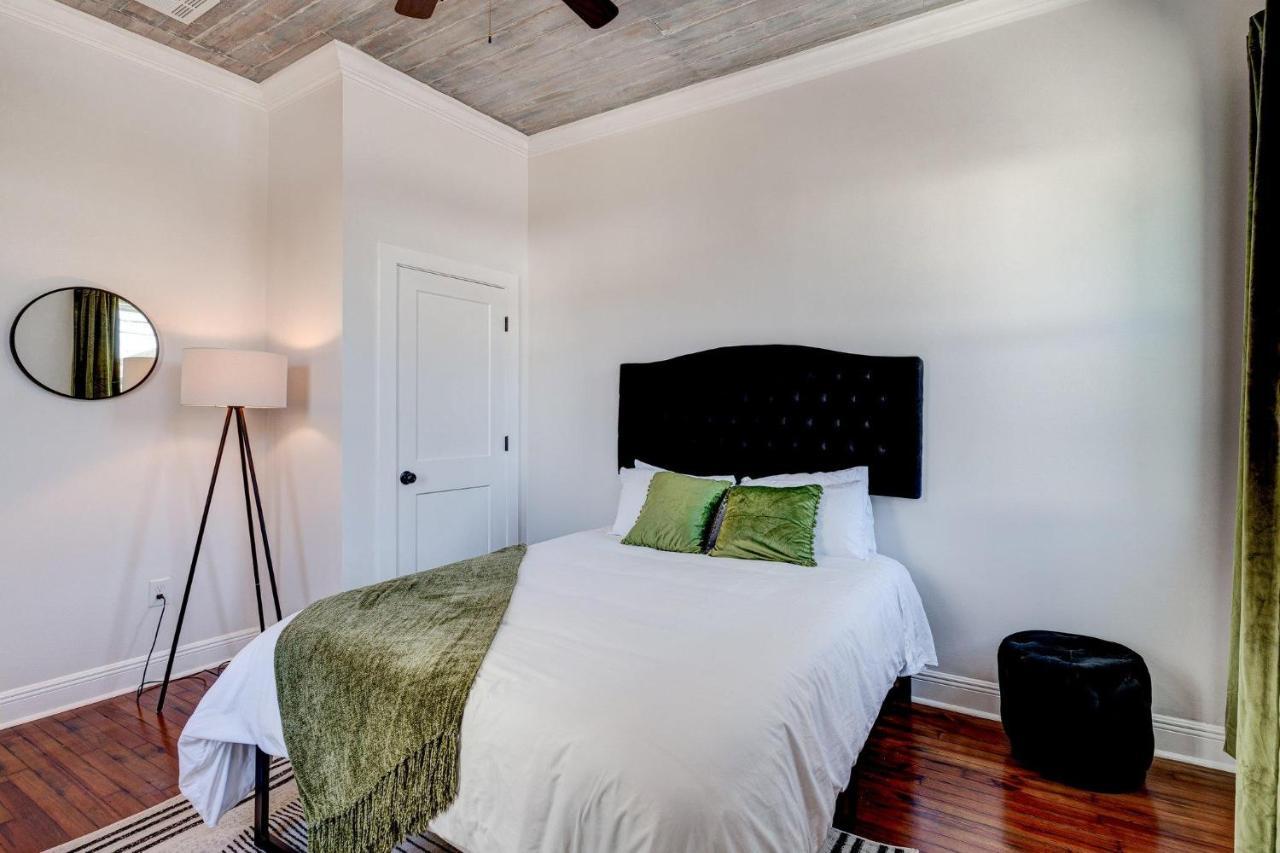 Holiday home Updated Mid-city Marvel Spacious 3br Pool *