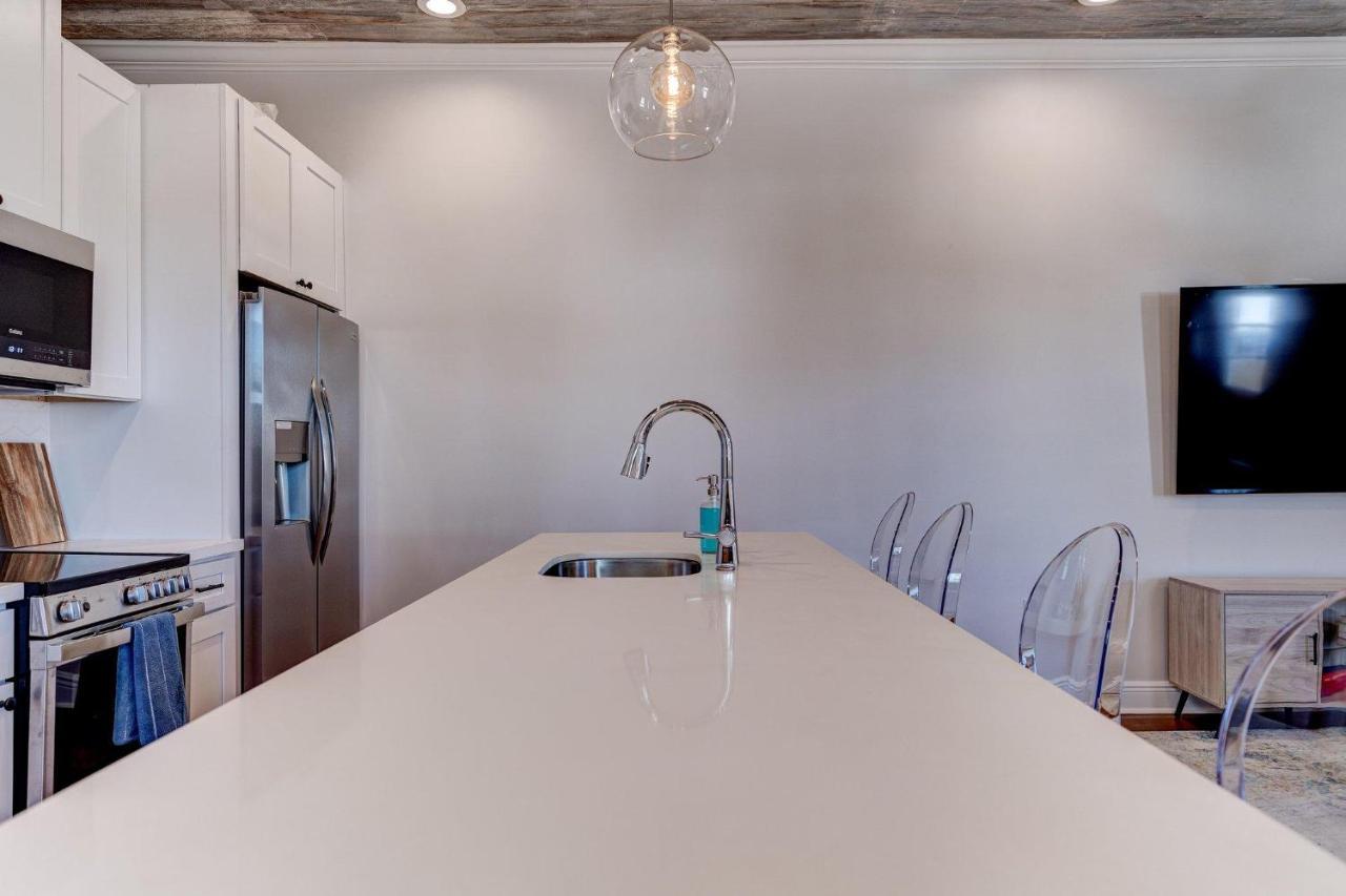 Updated Mid-city Marvel Spacious 3br Pool Holiday home