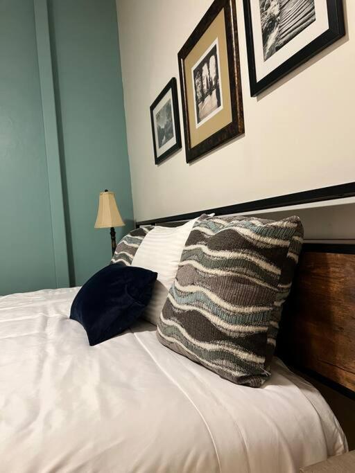 Chic Two-bedroom On Camp St, *
