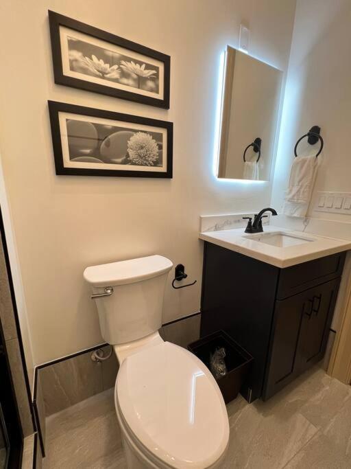 Chic Two-bedroom On Camp St, New Orleans