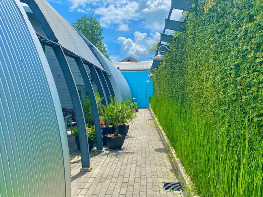 The Moon Quonset Hut Vacation Heated & Chilled Pool *