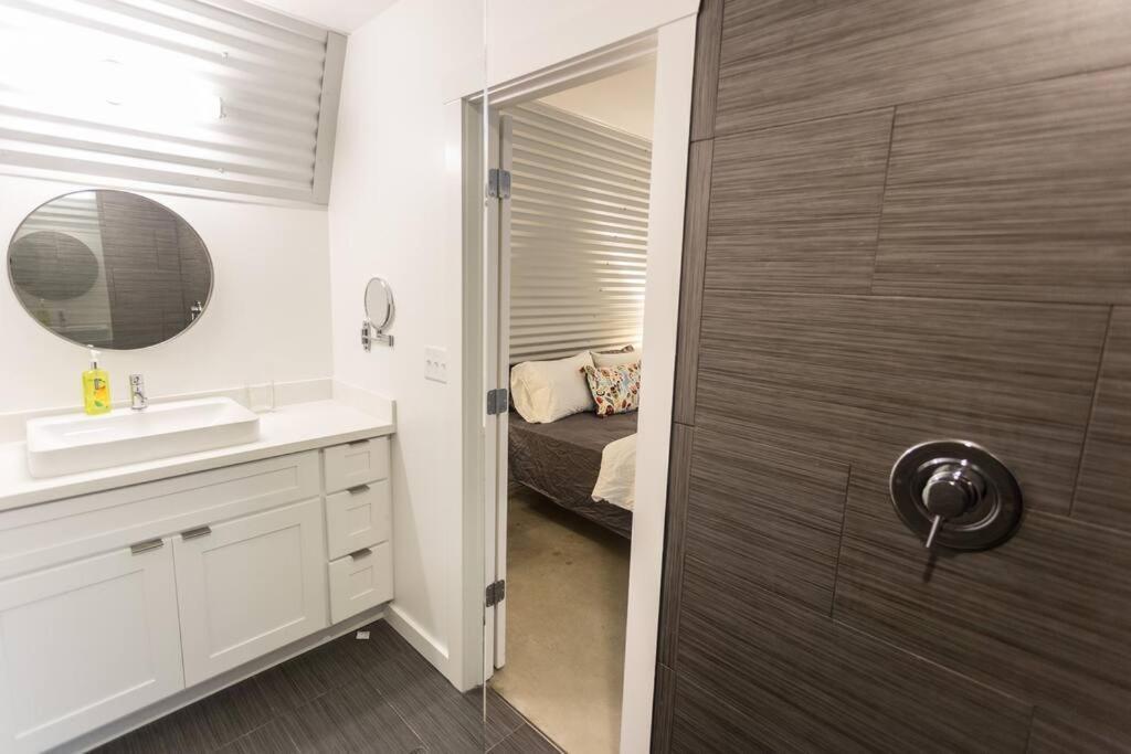 The Moon Quonset Hut Vacation Heated & Chilled Pool *