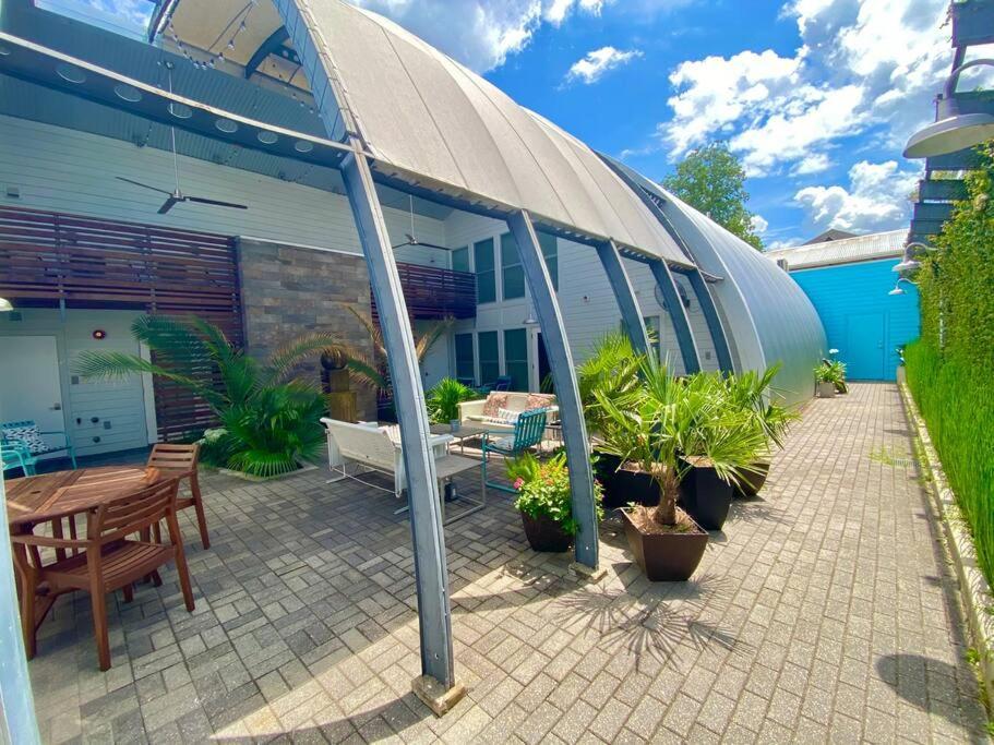 The Moon Quonset Hut Vacation Heated & Chilled Pool Holiday home