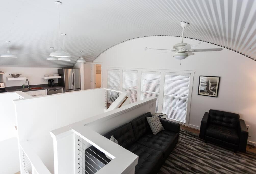 The Moon Quonset Hut Vacation Heated & Chilled Pool Holiday home