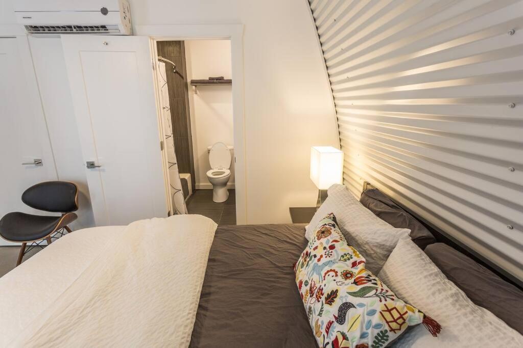 The Moon Quonset Hut Vacation Heated & Chilled Pool Holiday home