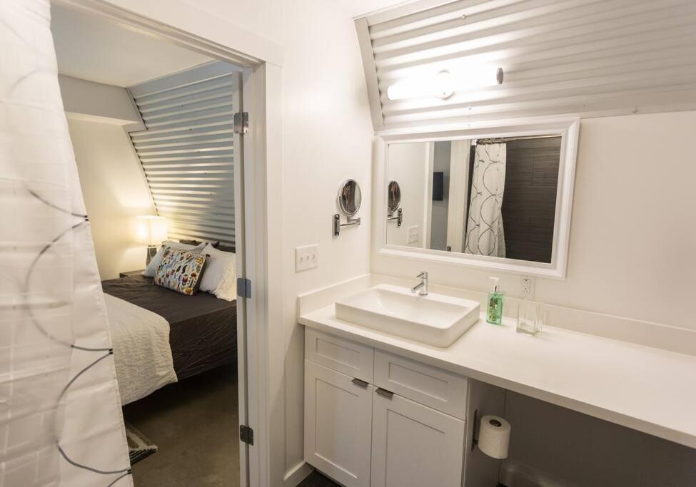 The Moon Quonset Hut Vacation Heated & Chilled Pool