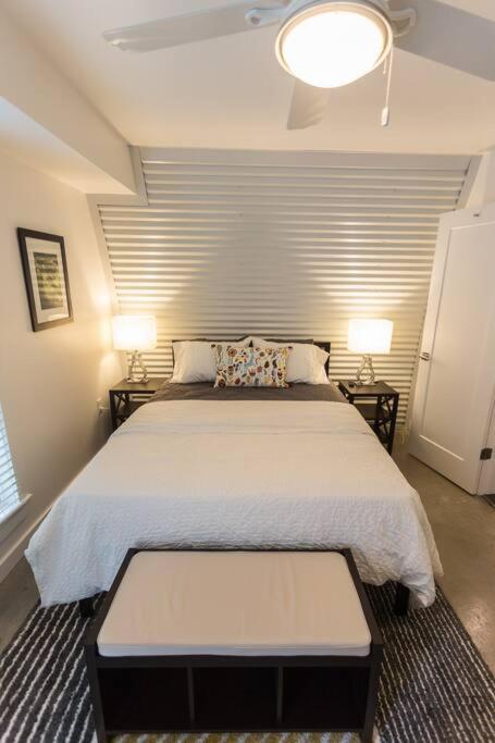 The Moon Quonset Hut Vacation Heated & Chilled Pool Holiday home