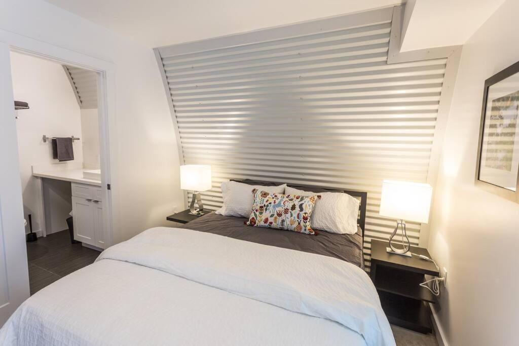 Holiday home The Moon Quonset Hut Vacation Heated & Chilled Pool