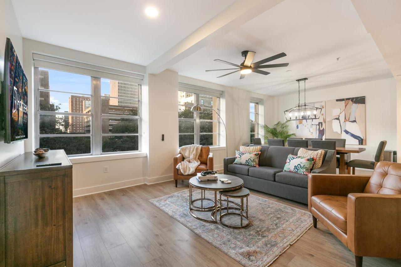 Spacious 4-bed Steps From French Quarter Apartment