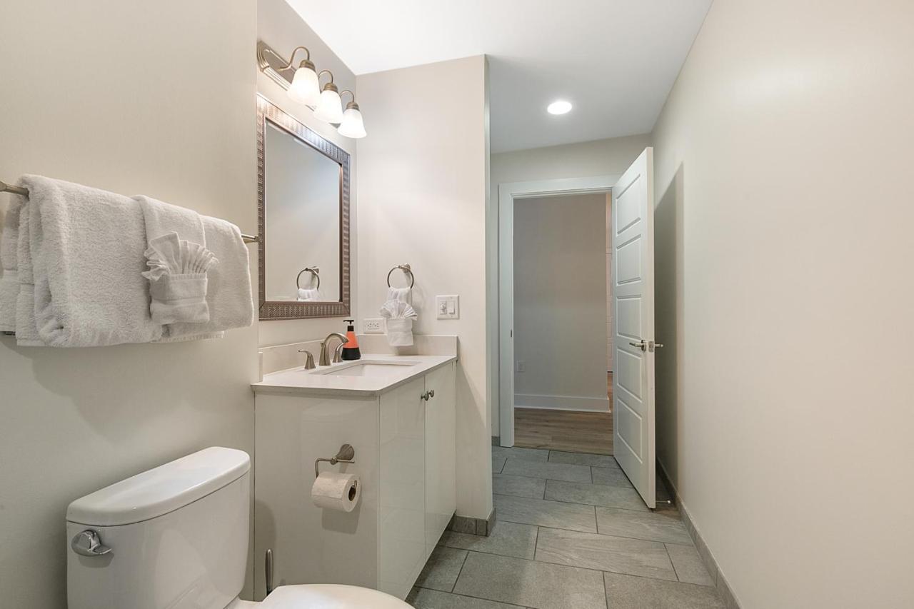 Spacious 4-bed Steps From French Quarter Apartment *