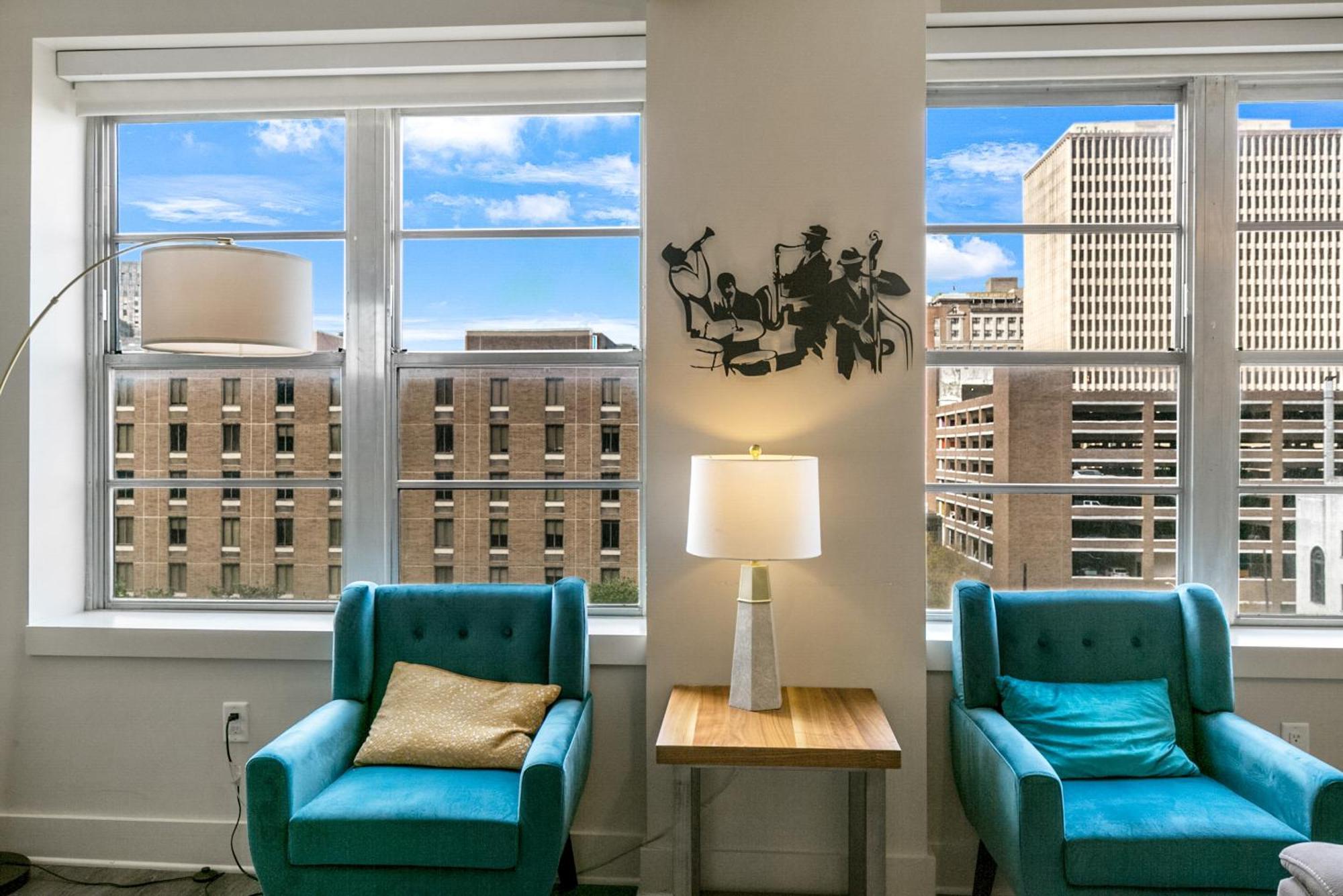 Spacious 4br Luxury Steps To French Quarter Aparthotel *