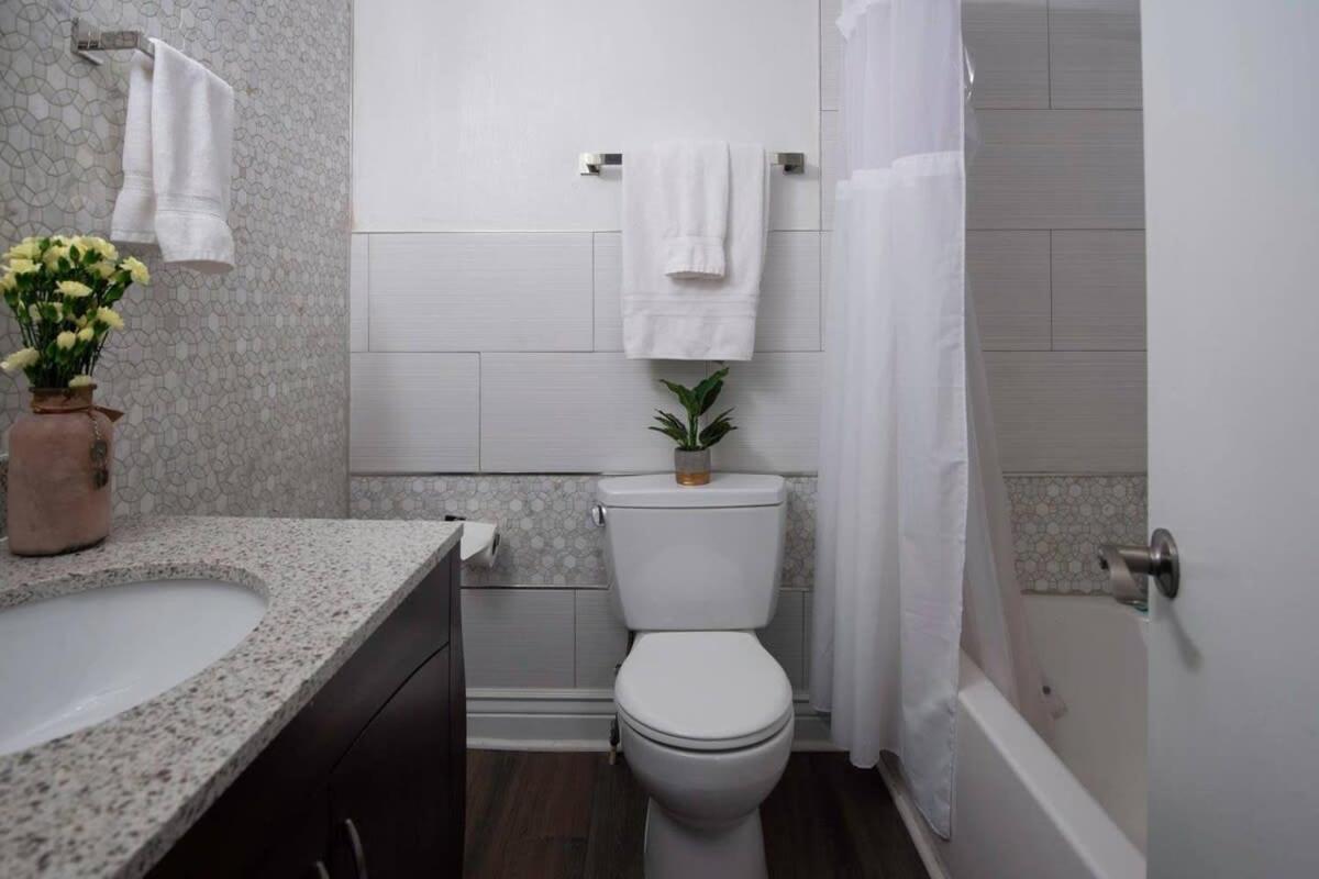 5 Bedroom - Sleeps 10! Location Next To French Quarter! 3*