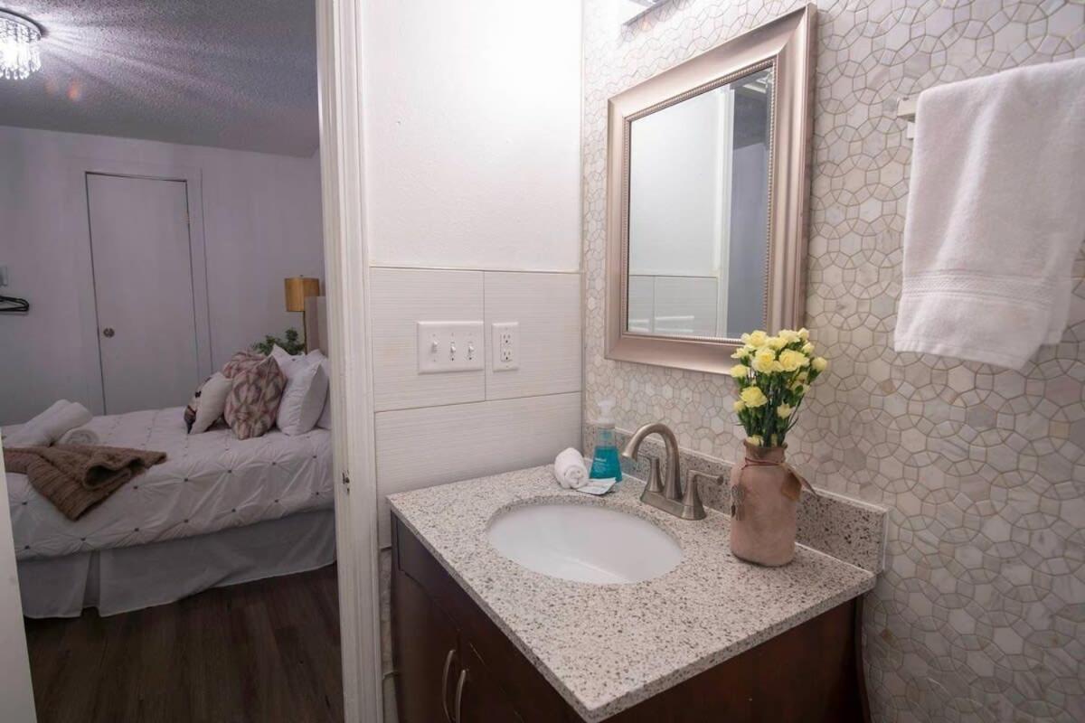 Bed & Breakfast 5 Bedroom - Sleeps 10! Location Next To French Quarter! New Orleans