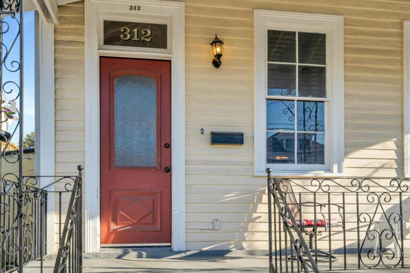 Spacious Centrally Located Apartment *