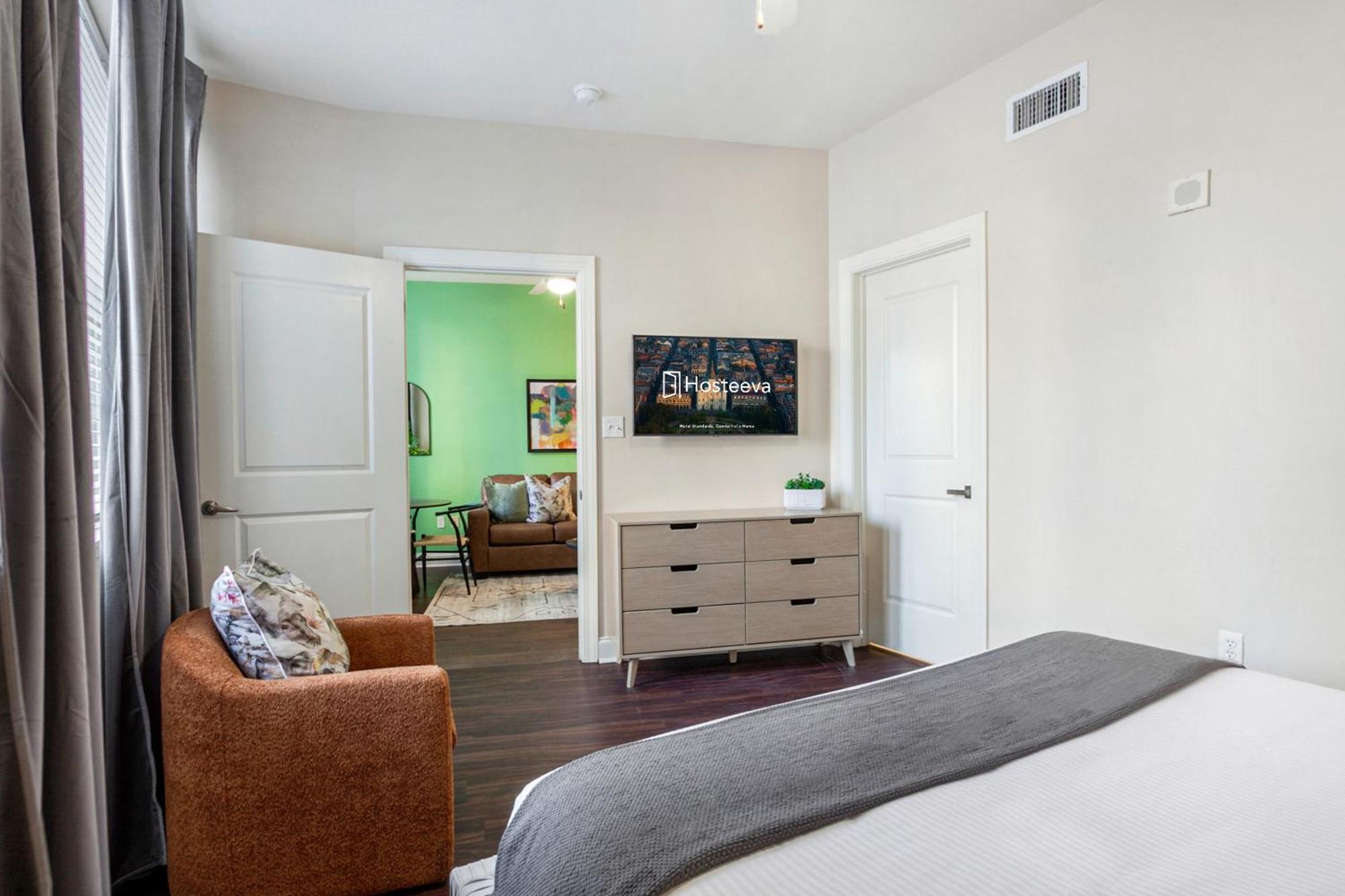 Spacious Modern Near French Quarter