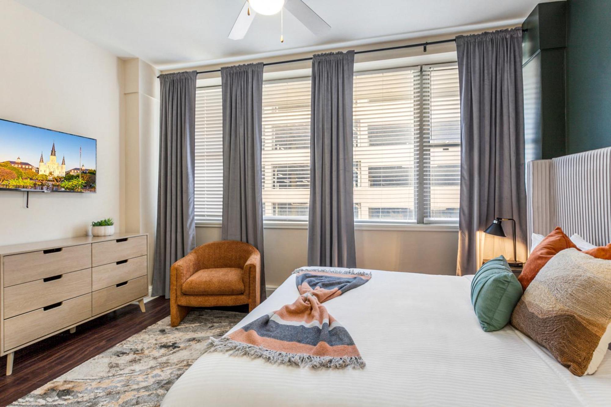 Spacious Modern Near French Quarter Apartment