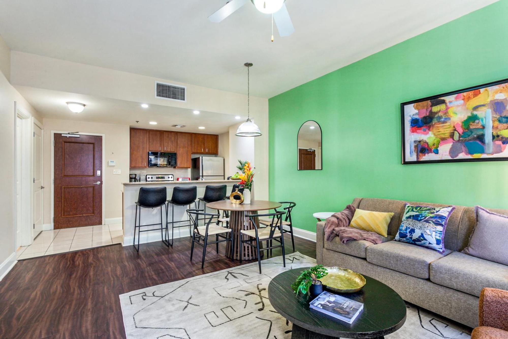 Spacious Modern Near French Quarter *