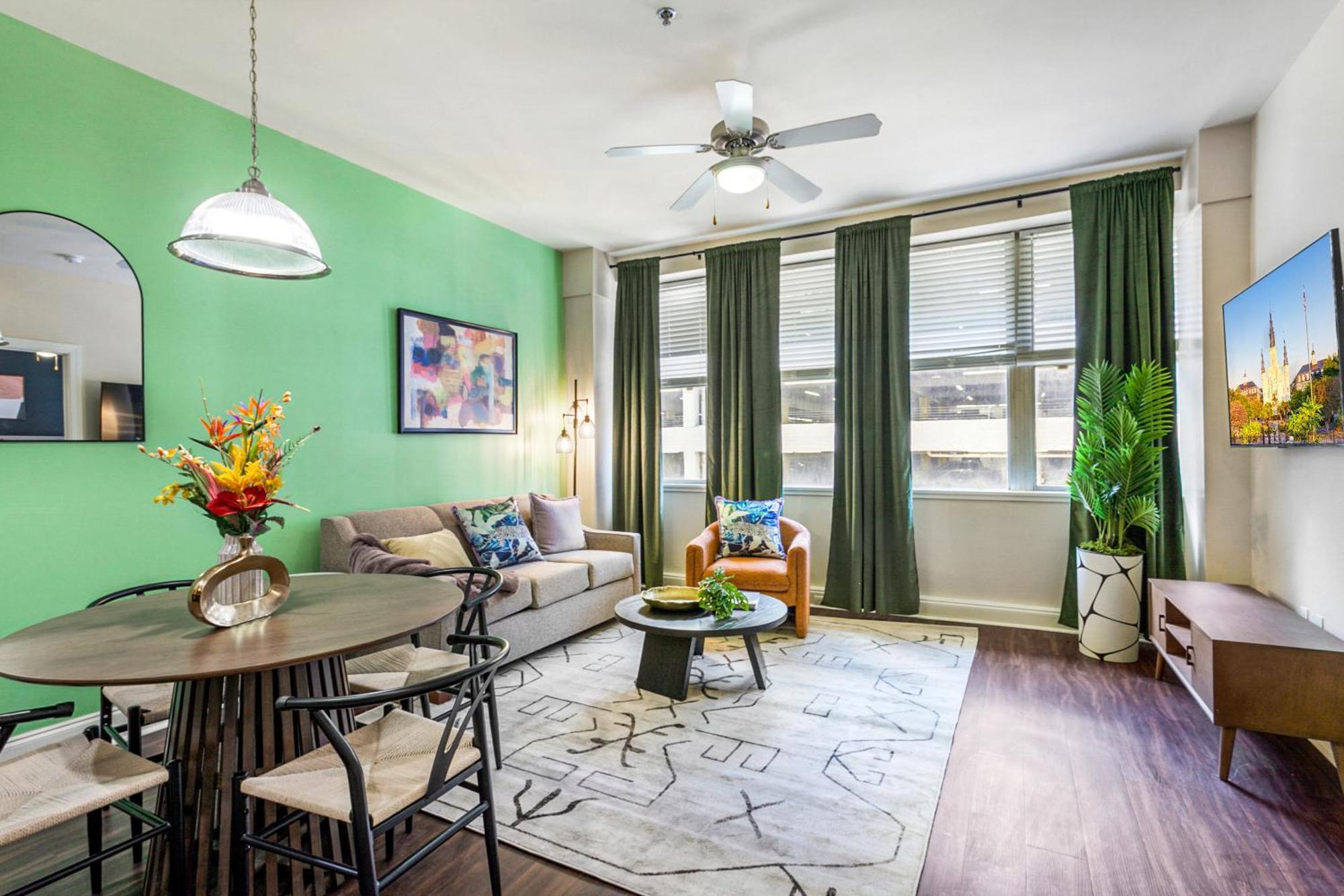Spacious Modern Near French Quarter *