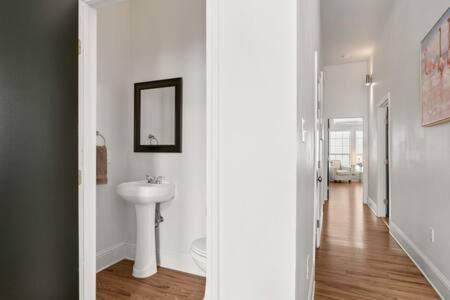 Apartment Timeless Elegance Historic Nola Haven 2bd *