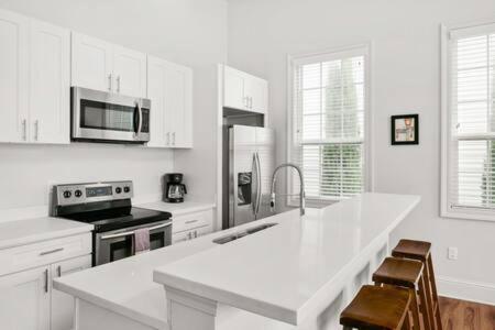 Timeless Elegance Historic Nola Haven 2bd Apartment *
