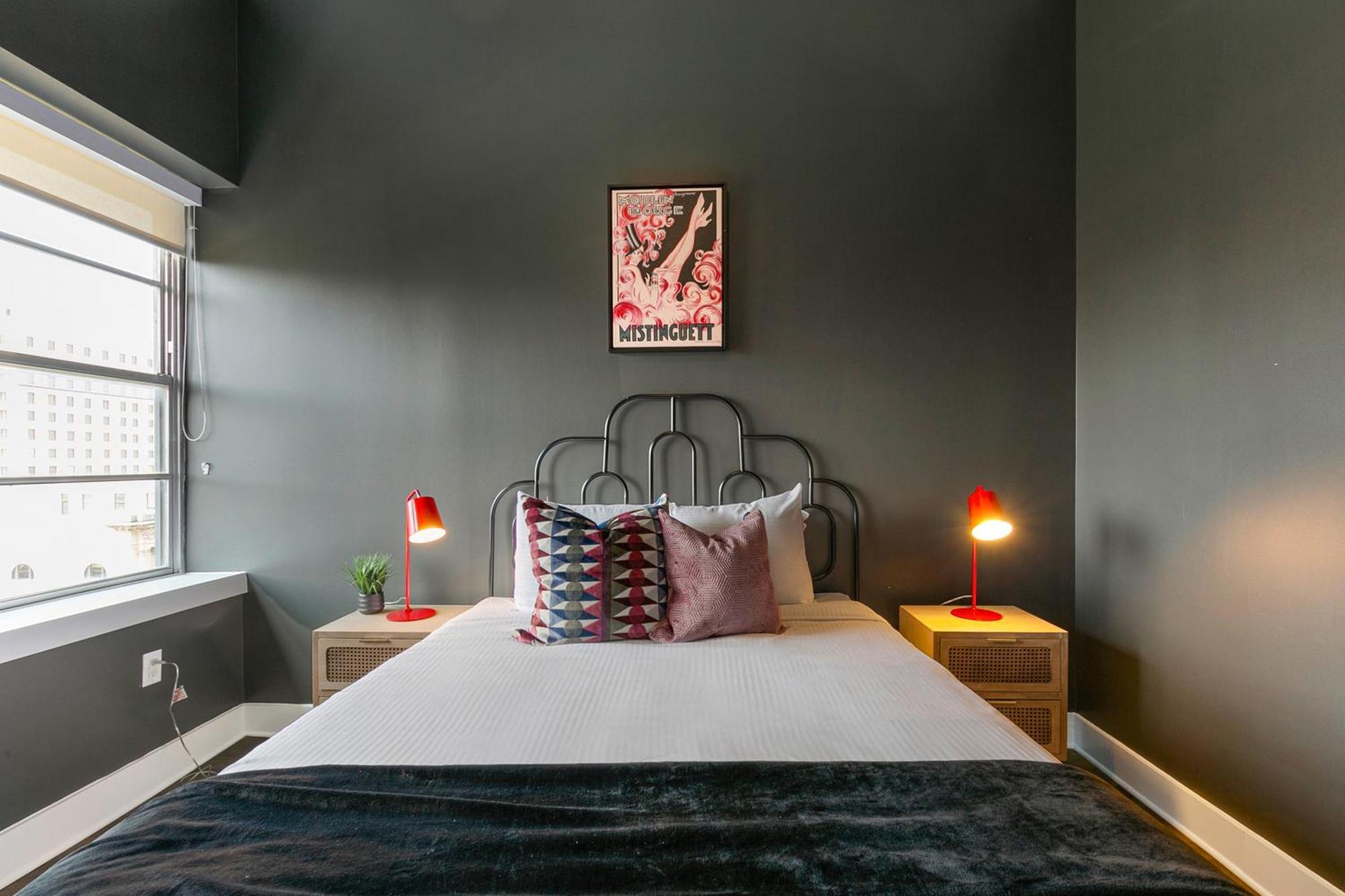 California Building By Hosteeva Apartment