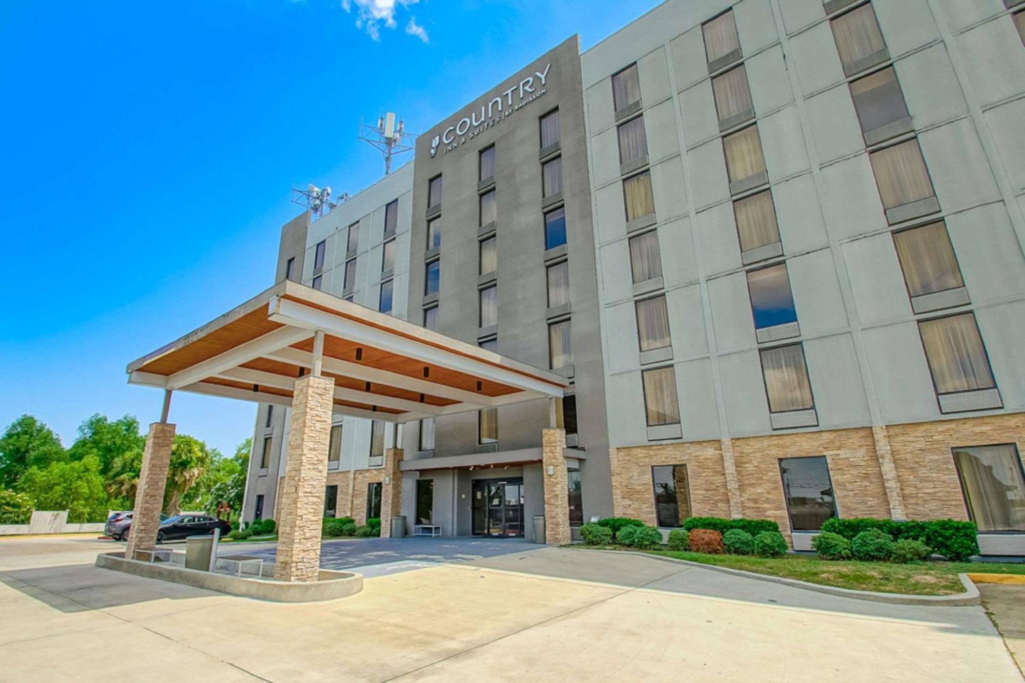 Country & By Radisson, I-10 East, La Hotel