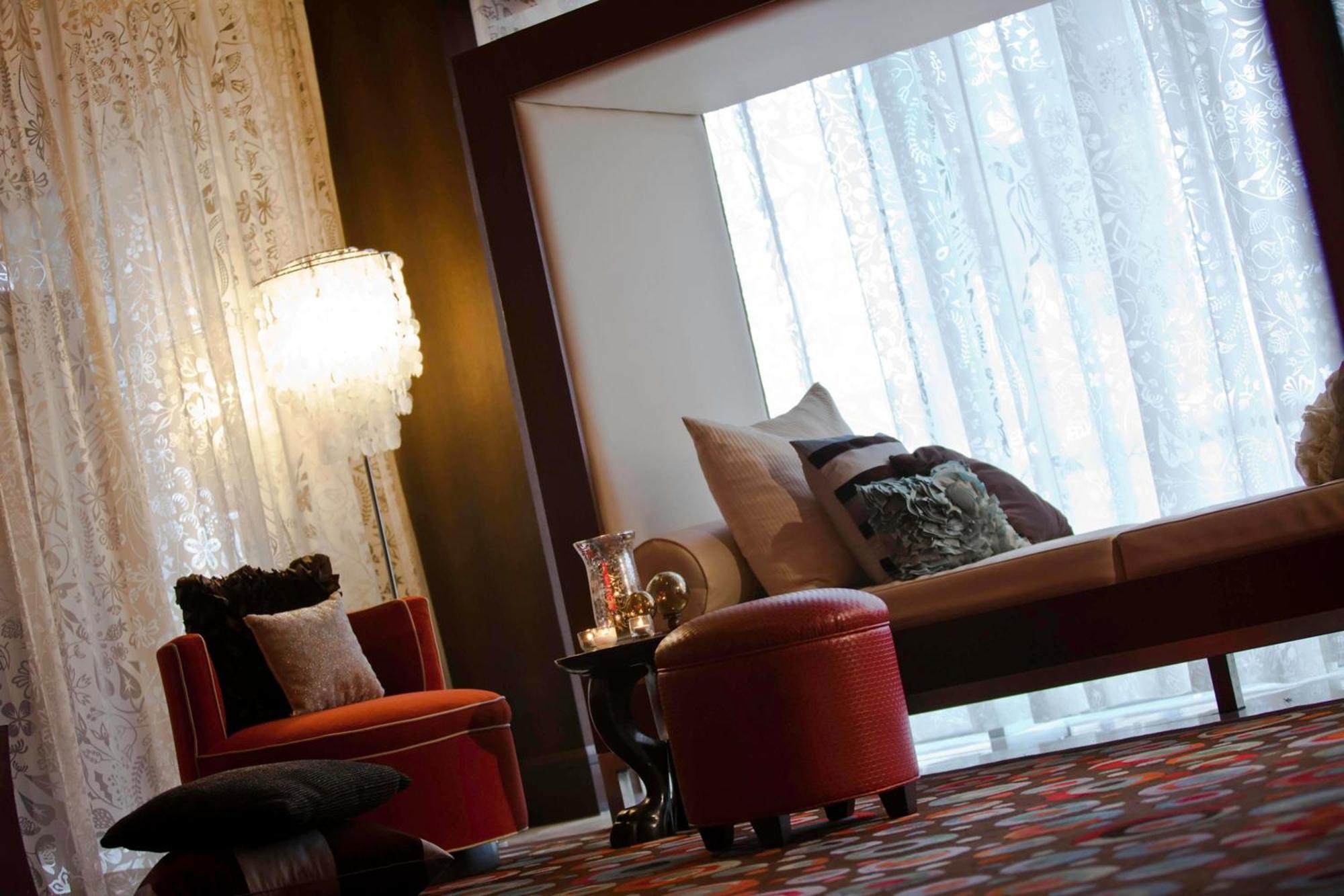 Hotel Renaissance Pere Marquette French Quarter Area