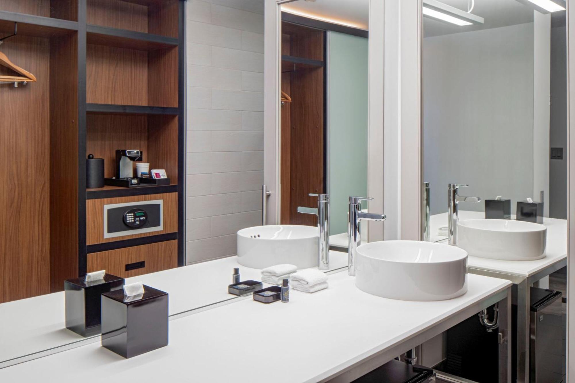 Aloft Downtown Hotel 3*