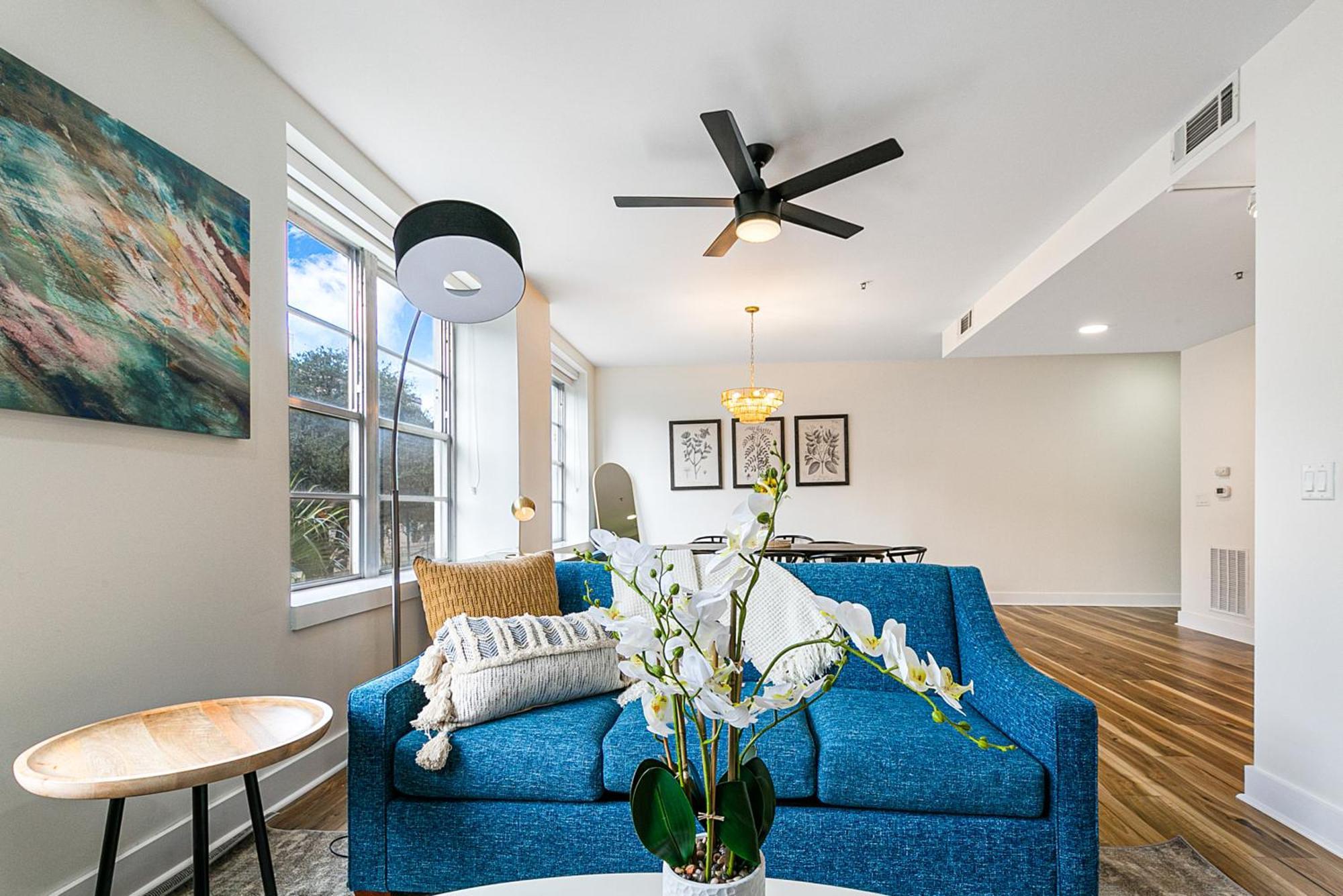 Downtown Delight 4br 2bath Luxury Apartment