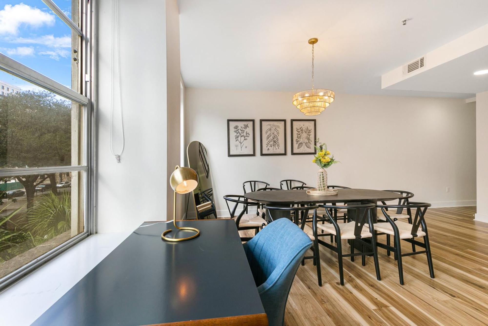 Apartment Downtown Delight 4br 2bath Luxury *