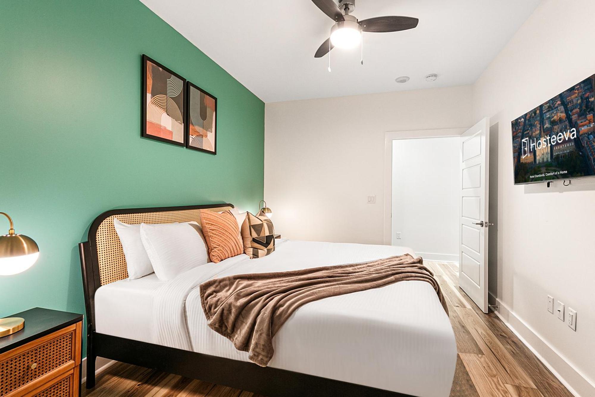 Downtown Delight 4br 2bath Luxury Apartment *