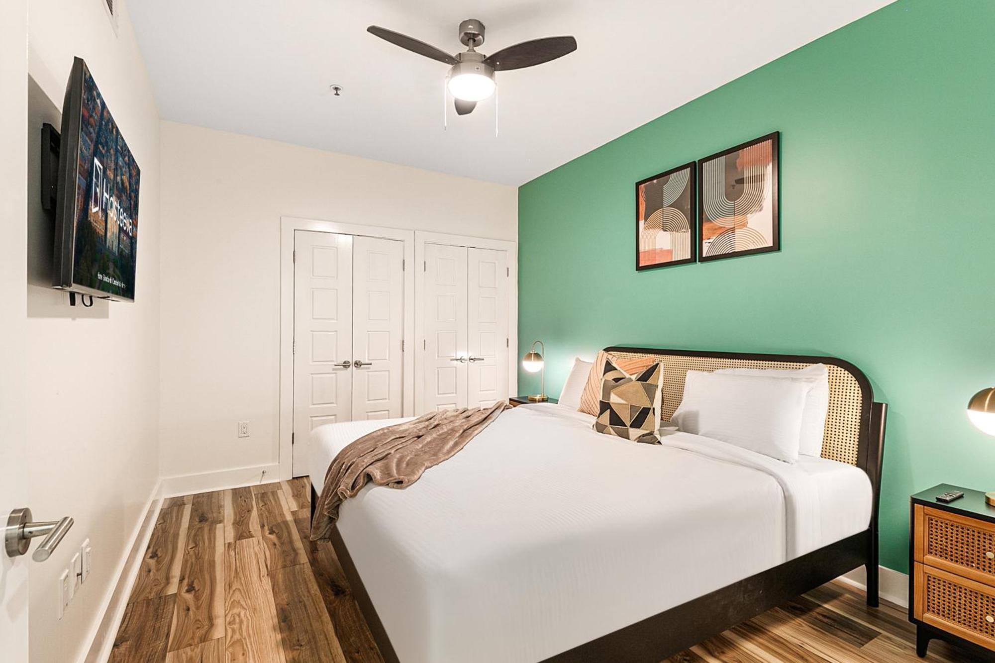 Downtown Delight 4br 2bath Luxury Apartment