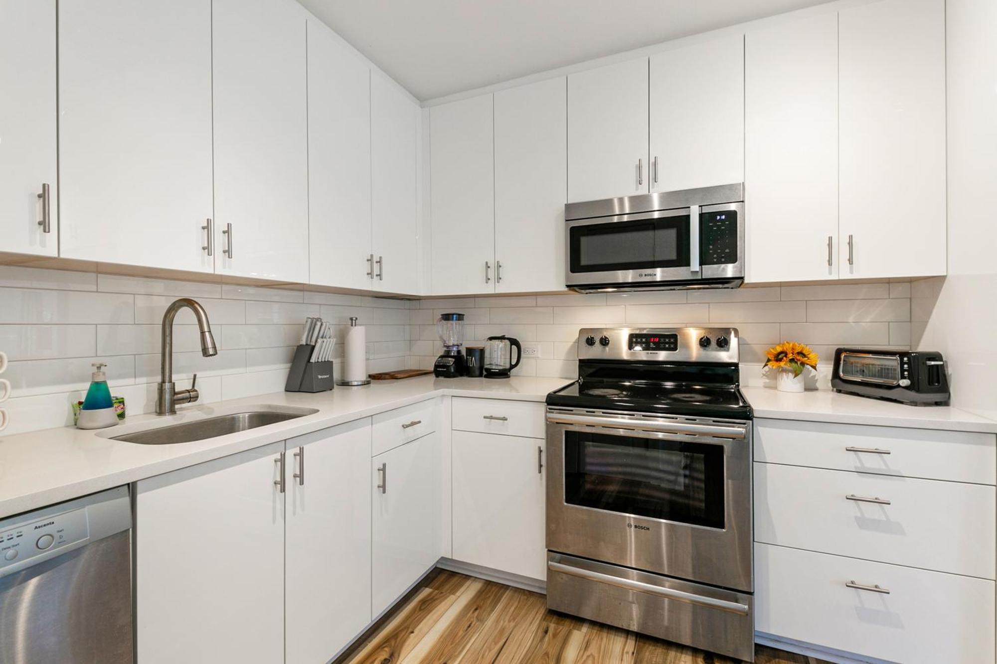 Downtown Delight 4br 2bath Luxury