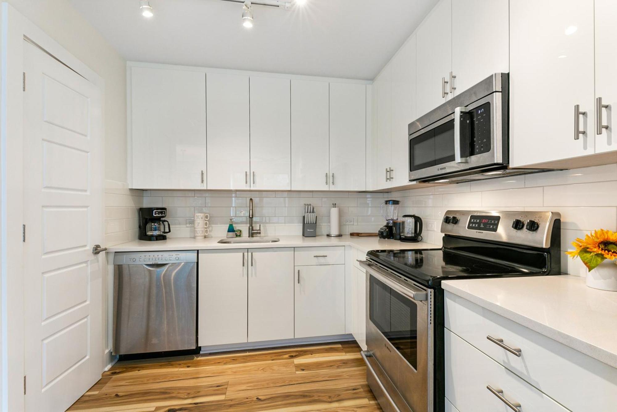 Downtown Delight 4br 2bath Luxury Apartment