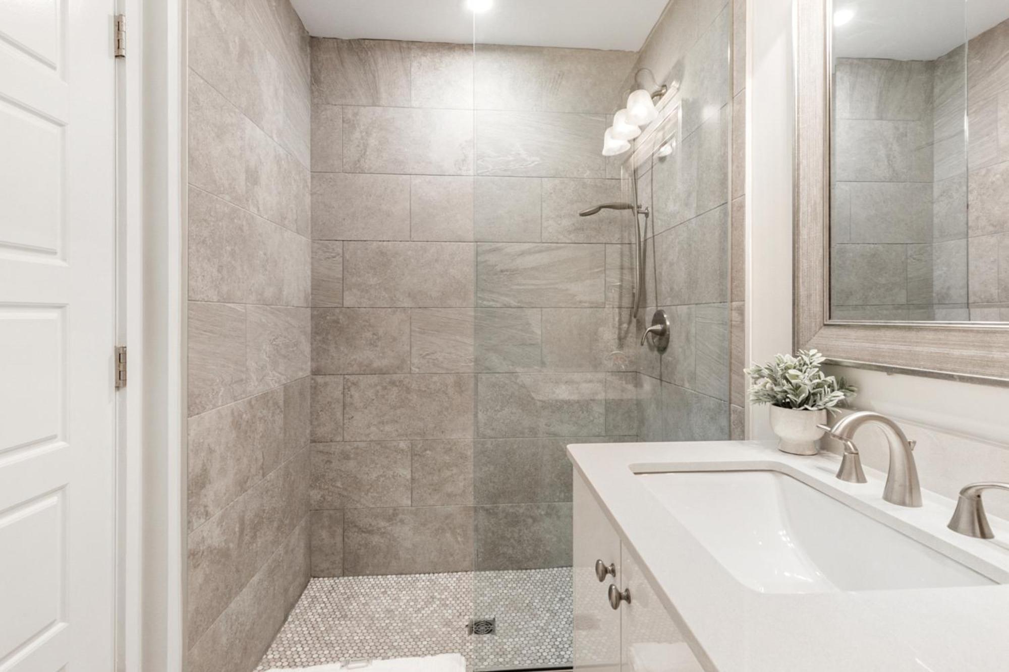 Nola's Finest: 4-bedroom Luxury Apartment