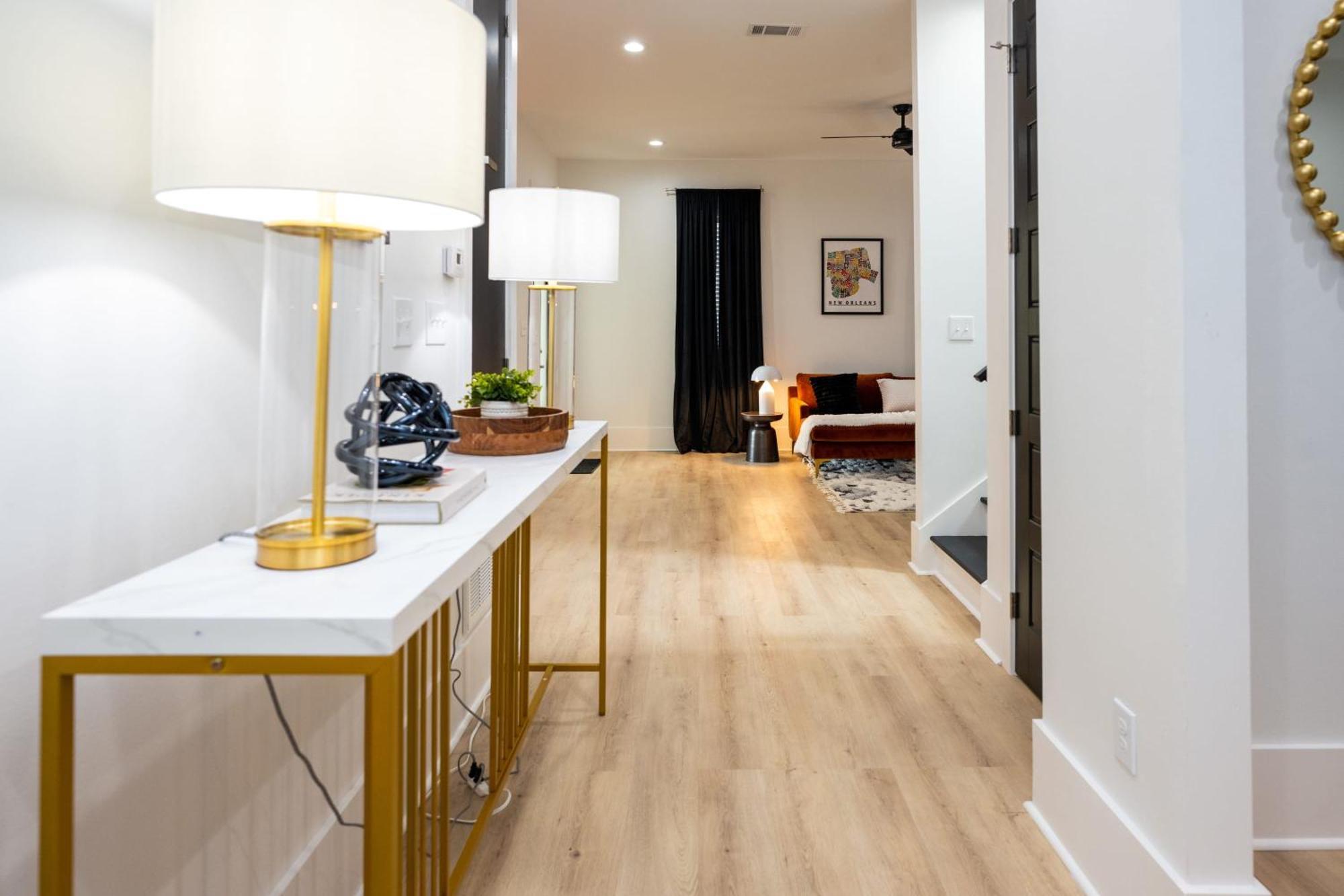 Mid-city Magic 4 Apartment *