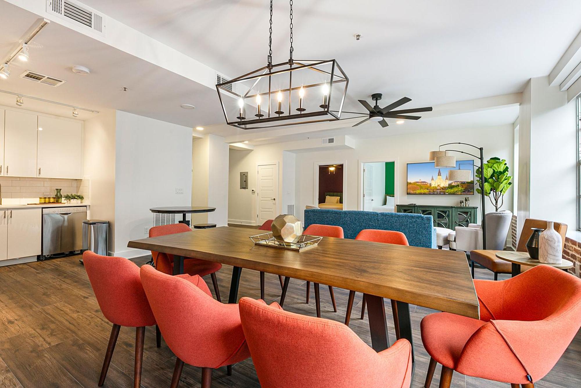 Modern & Fully Furnished In The Heart Of The Apartment