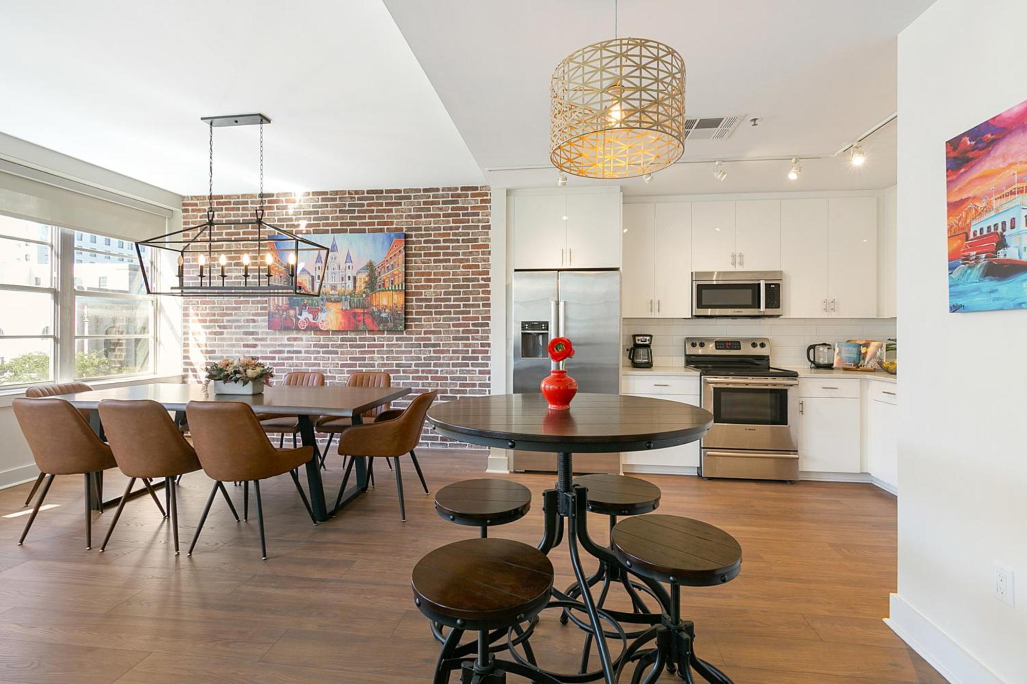 Modern & Fully Furnished In The Heart Of The Apartment