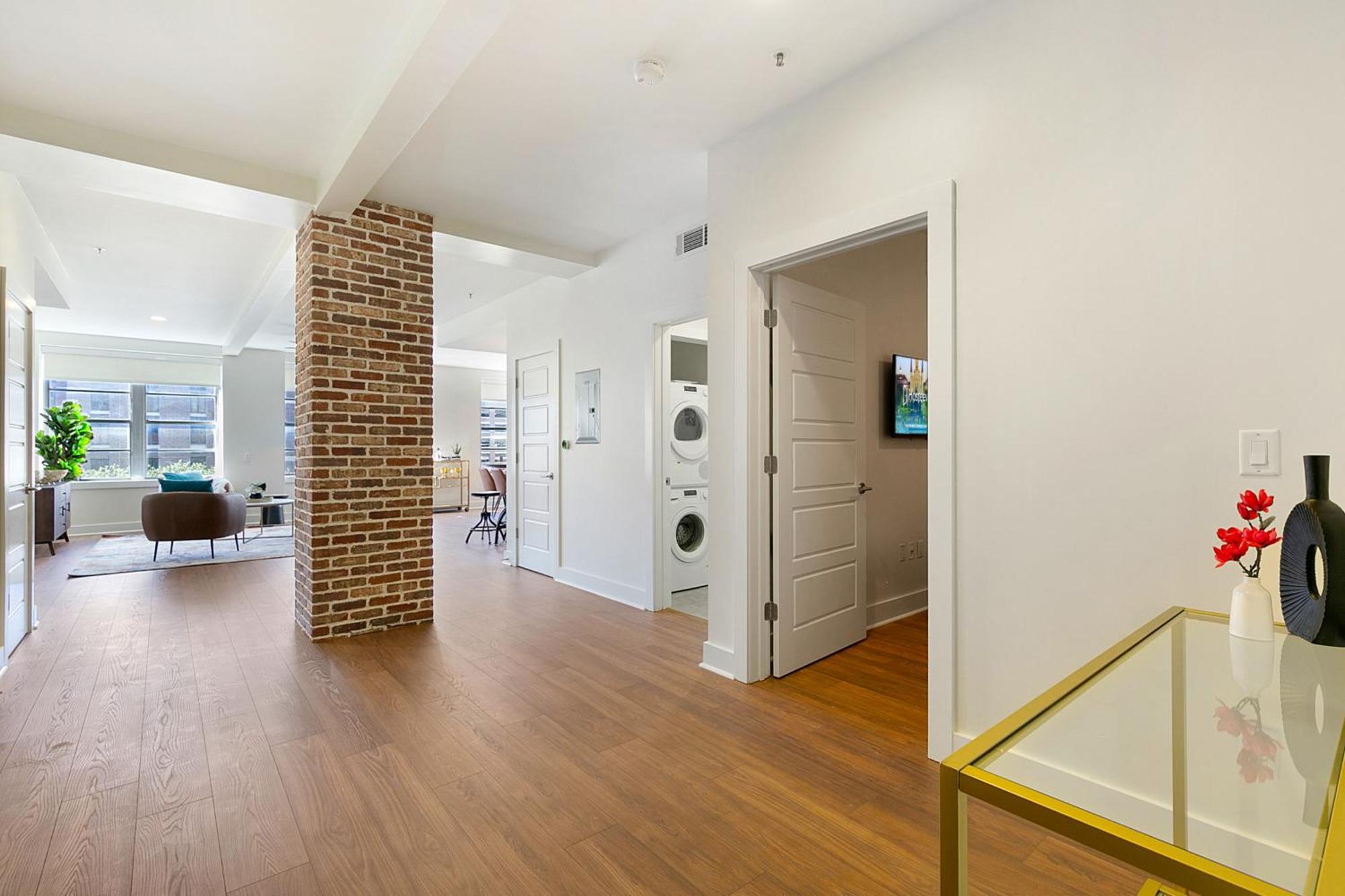 French Quarter Oasis: Spacious 4-bedroom Apartment *