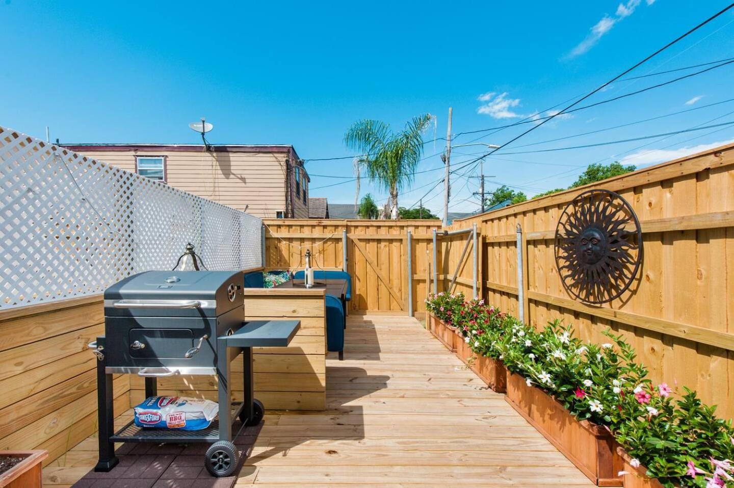Shotgun Craftman House With Private Patio