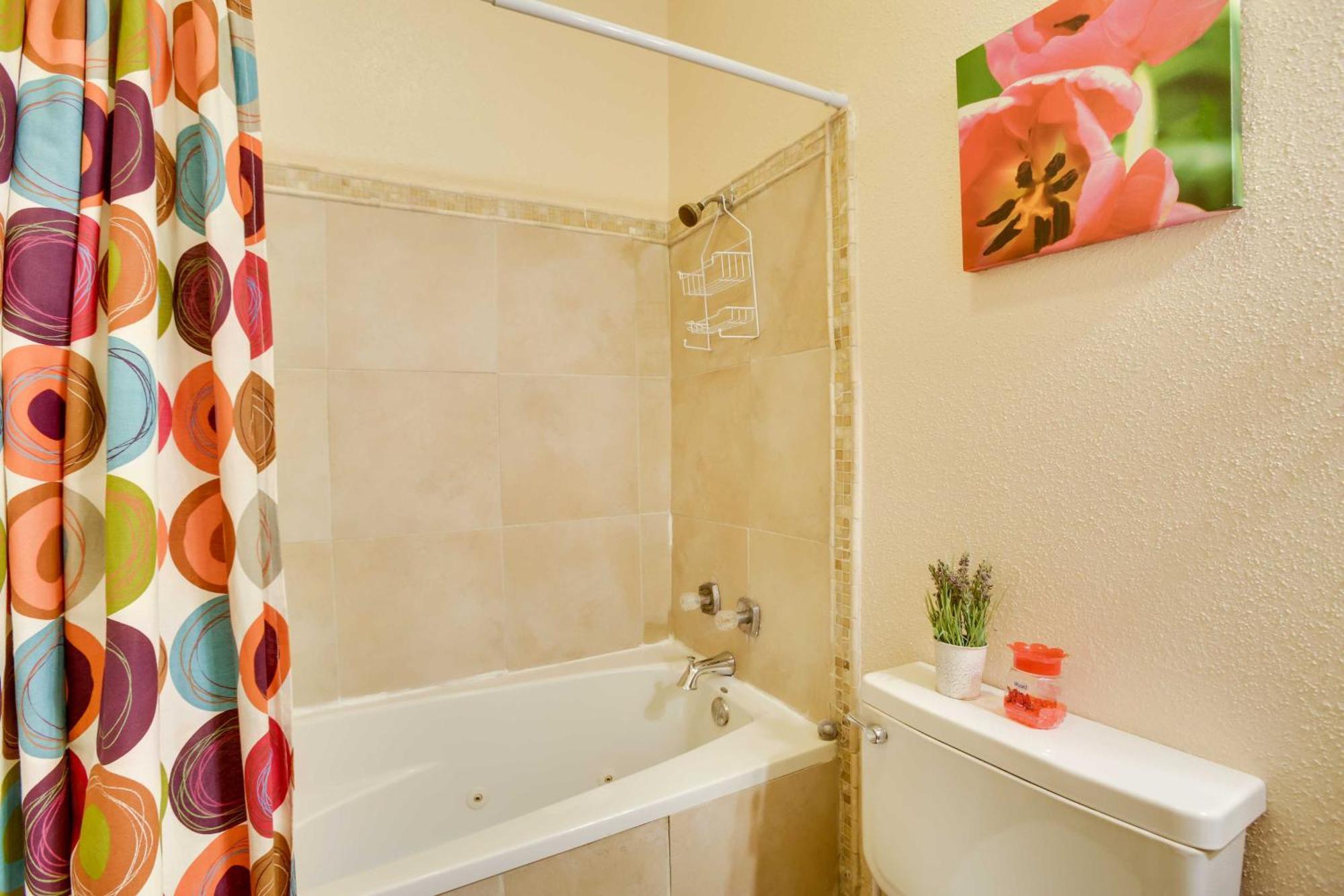 Apartment Great - 4 Miles From Downtown!