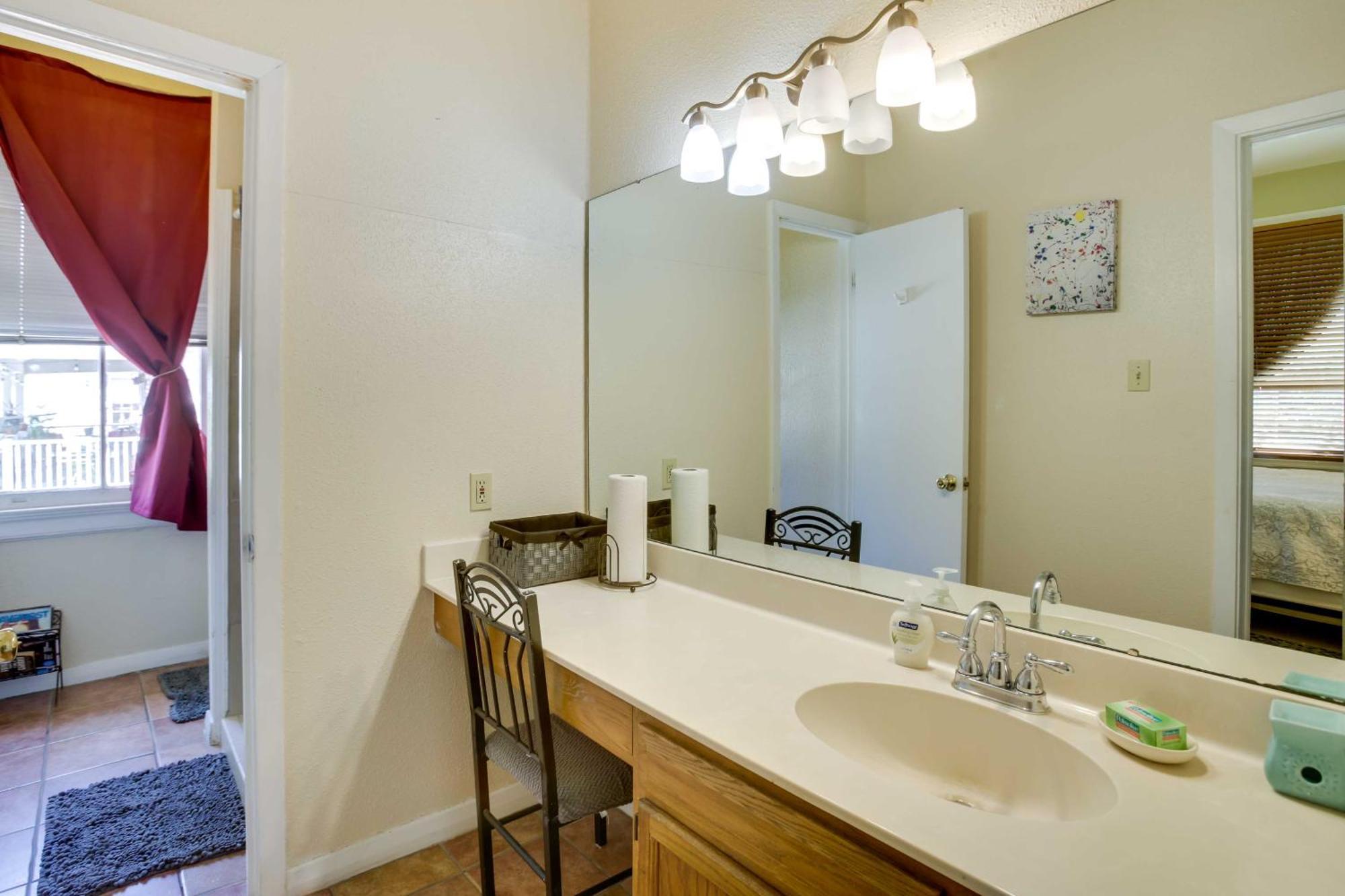 Apartment Great - 4 Miles From Downtown! *