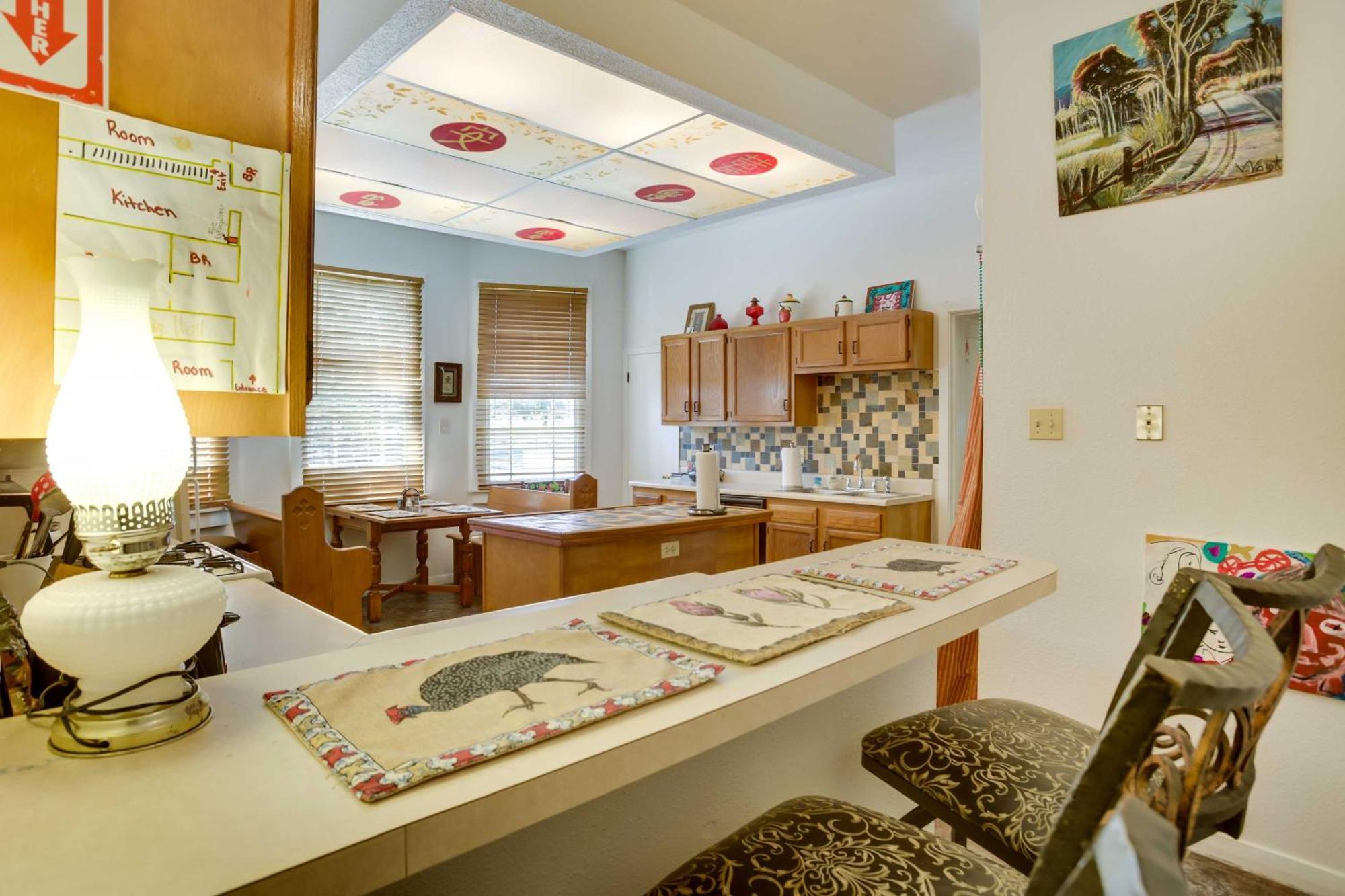 Apartment Great - 4 Miles From Downtown!