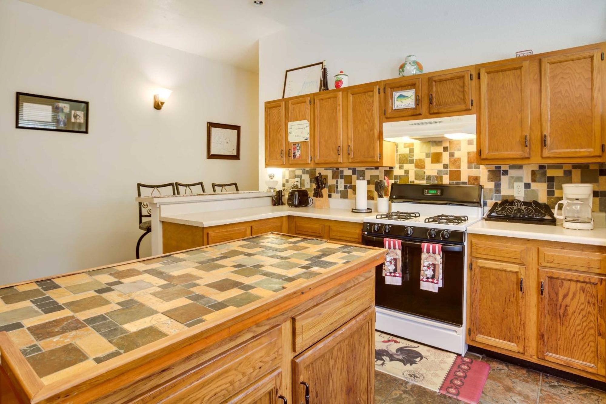 Great - 4 Miles From Downtown! Apartment *